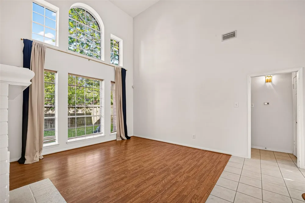 2411 Charter Oaks Court Pearland, TX 77584