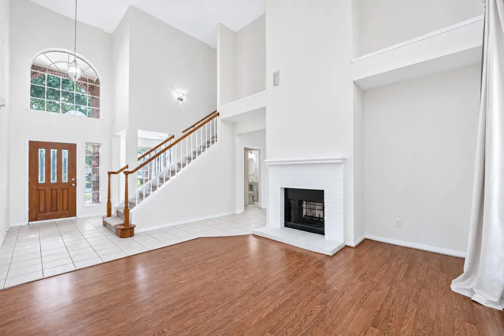 2411 Charter Oaks Court Pearland, TX 77584