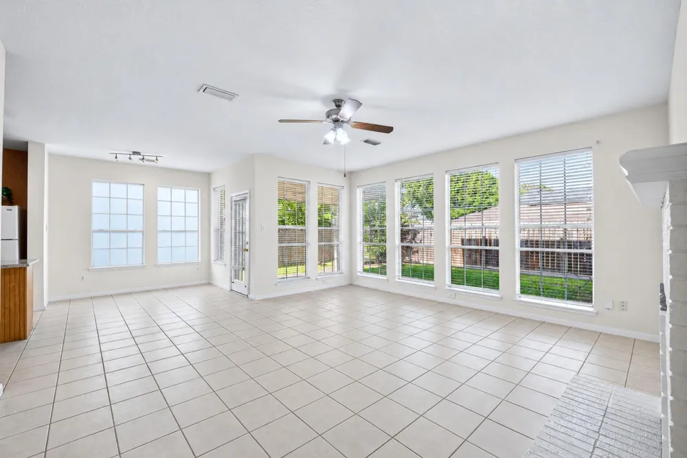 2411 Charter Oaks Court Pearland, TX 77584