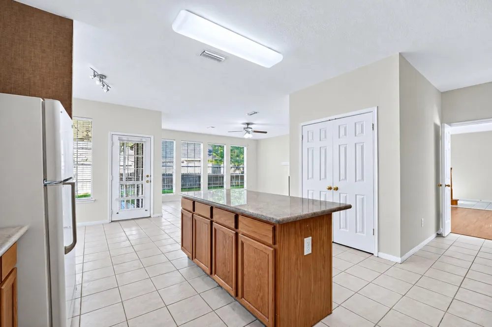 2411 Charter Oaks Court Pearland, TX 77584