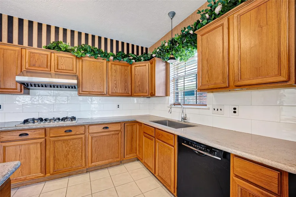 2411 Charter Oaks Court Pearland, TX 77584