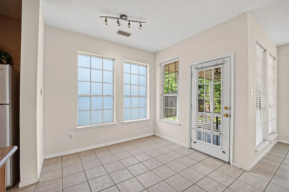 2411 Charter Oaks Court Pearland, TX 77584
