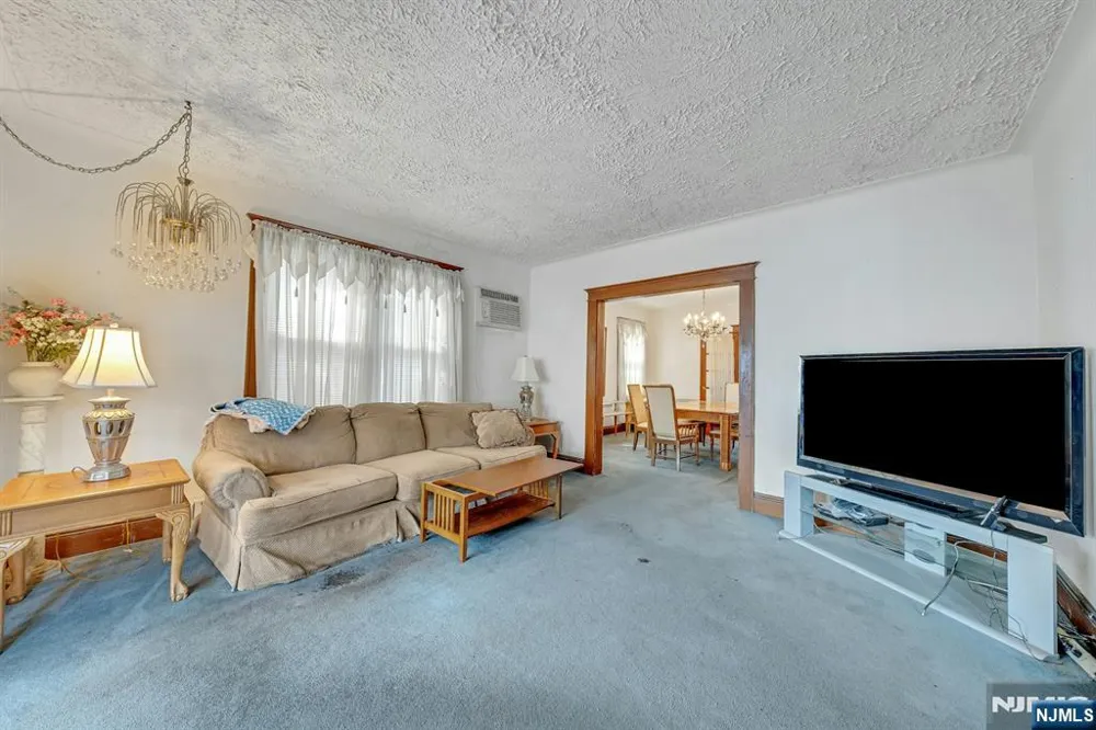527 Brandon Place Cliffside Park, NJ 07010