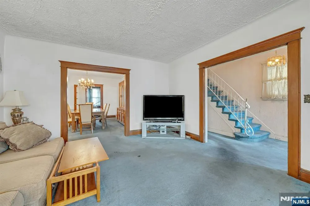 527 Brandon Place Cliffside Park, NJ 07010