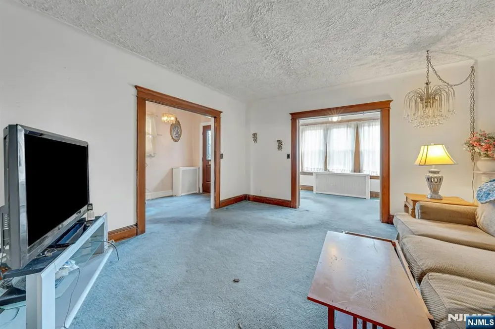 527 Brandon Place Cliffside Park, NJ 07010