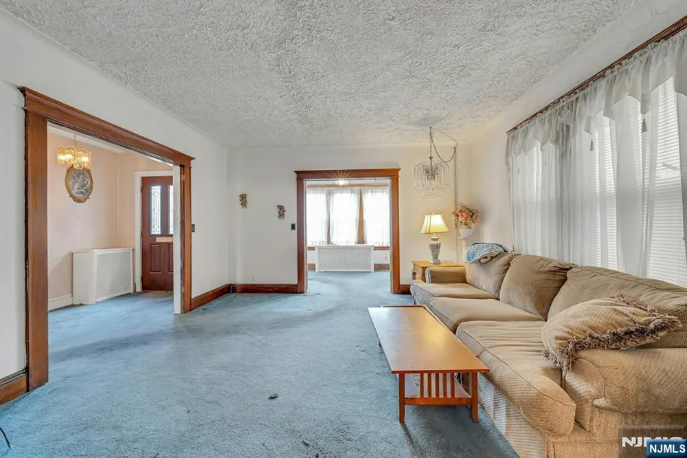 527 Brandon Place Cliffside Park, NJ 07010