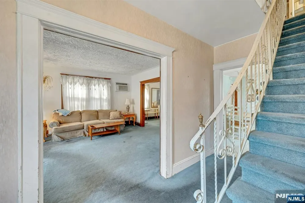527 Brandon Place Cliffside Park, NJ 07010