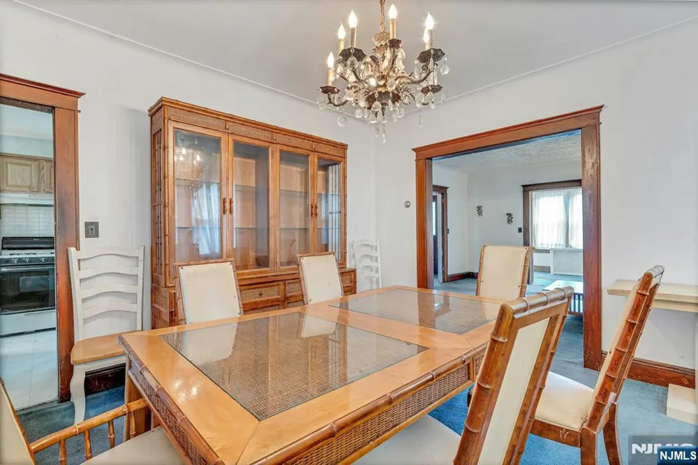 527 Brandon Place Cliffside Park, NJ 07010