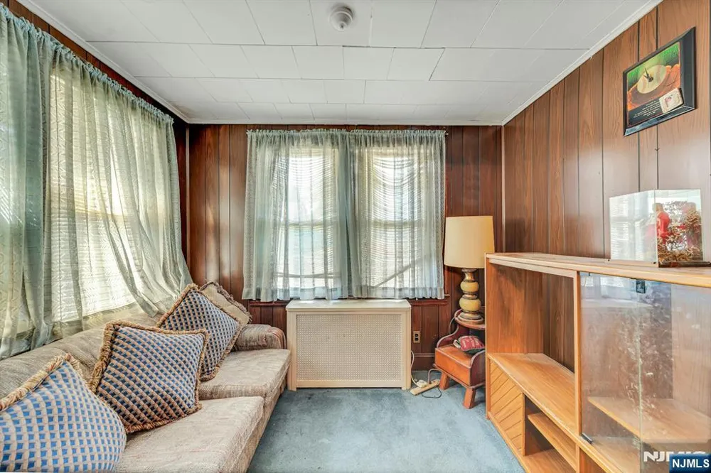 527 Brandon Place Cliffside Park, NJ 07010