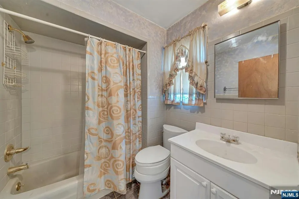 527 Brandon Place Cliffside Park, NJ 07010