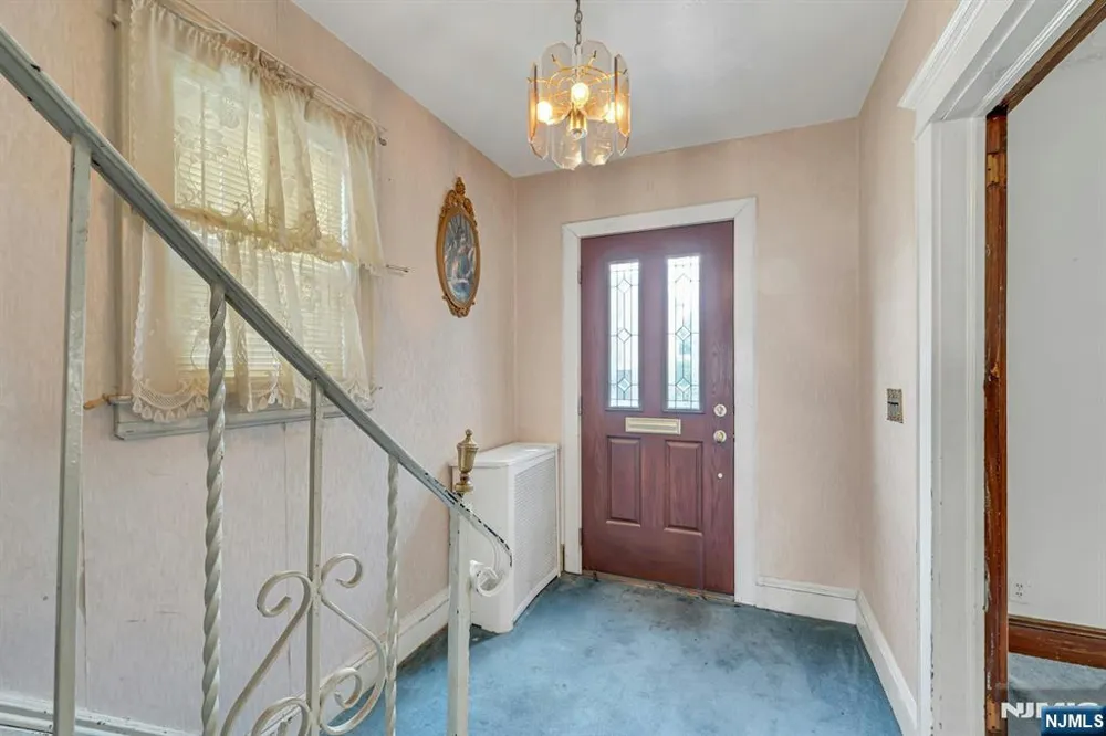 527 Brandon Place Cliffside Park, NJ 07010