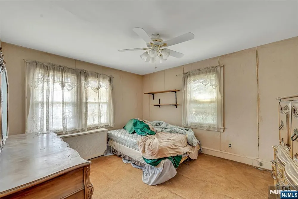 527 Brandon Place Cliffside Park, NJ 07010