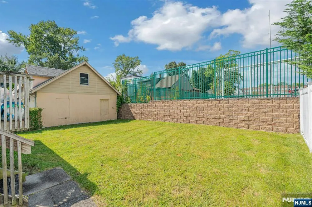 527 Brandon Place Cliffside Park, NJ 07010