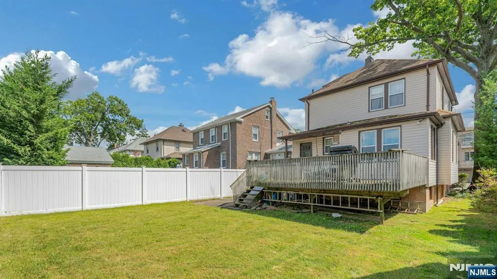 527 Brandon Place Cliffside Park, NJ 07010