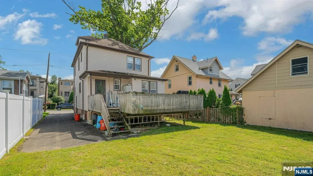 527 Brandon Place Cliffside Park, NJ 07010