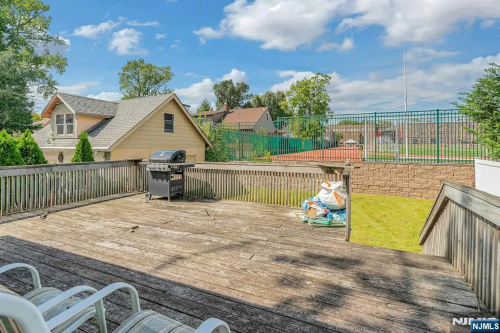 527 Brandon Place Cliffside Park, NJ 07010