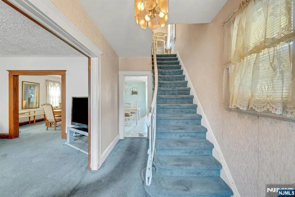 527 Brandon Place Cliffside Park, NJ 07010