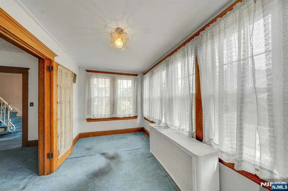 527 Brandon Place Cliffside Park, NJ 07010
