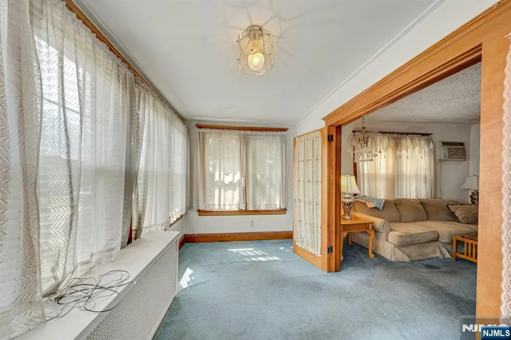 527 Brandon Place Cliffside Park, NJ 07010