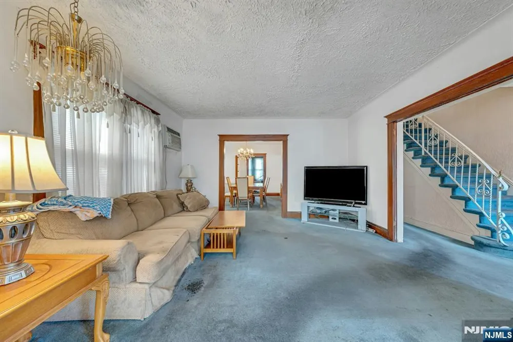 527 Brandon Place Cliffside Park, NJ 07010