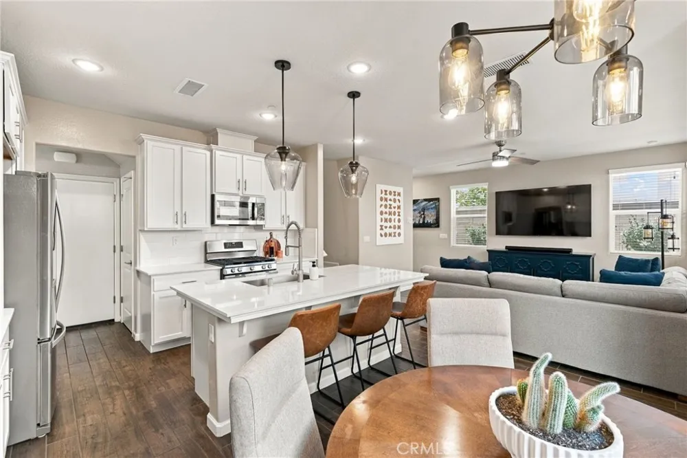 1123 Royalty W Madera, CA 93636