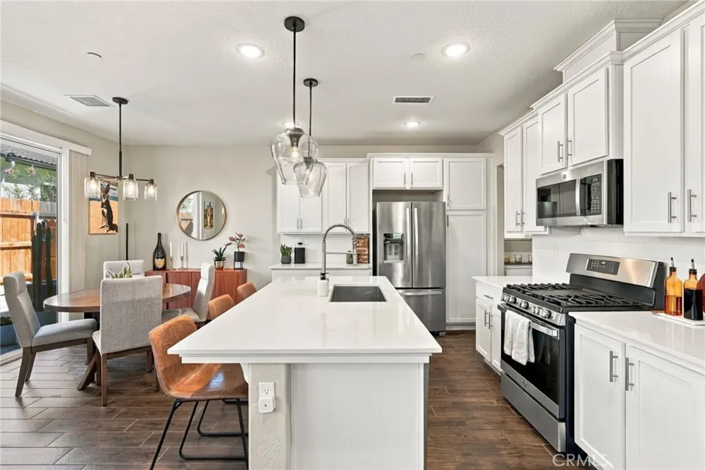 1123 Royalty W Madera, CA 93636
