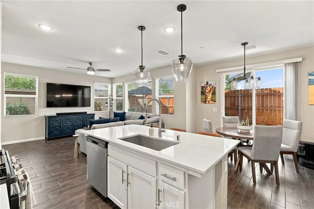 1123 Royalty W Madera, CA 93636