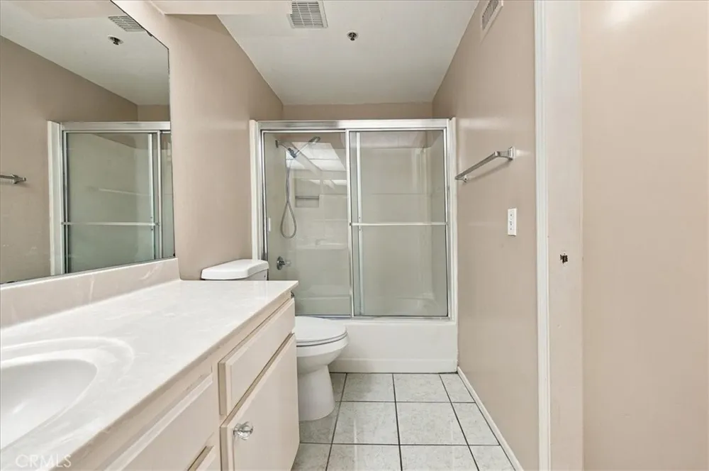 1310 E Orange Grove #102 Pasadena, CA 91104