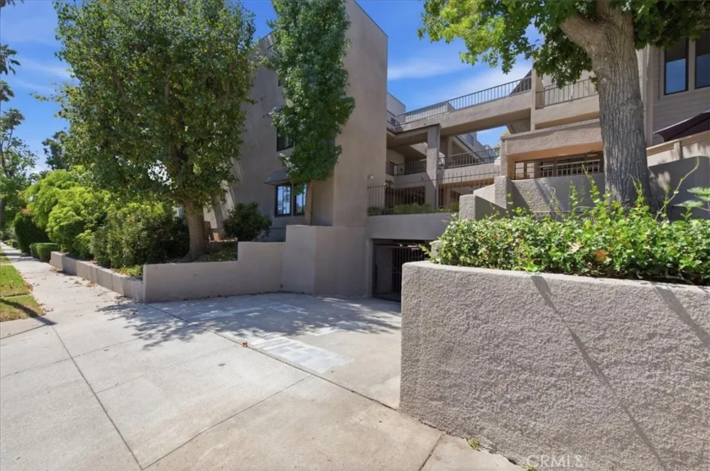 1310 E Orange Grove #102 Pasadena, CA 91104