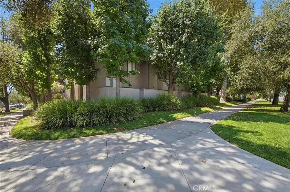 1310 E Orange Grove #102 Pasadena, CA 91104