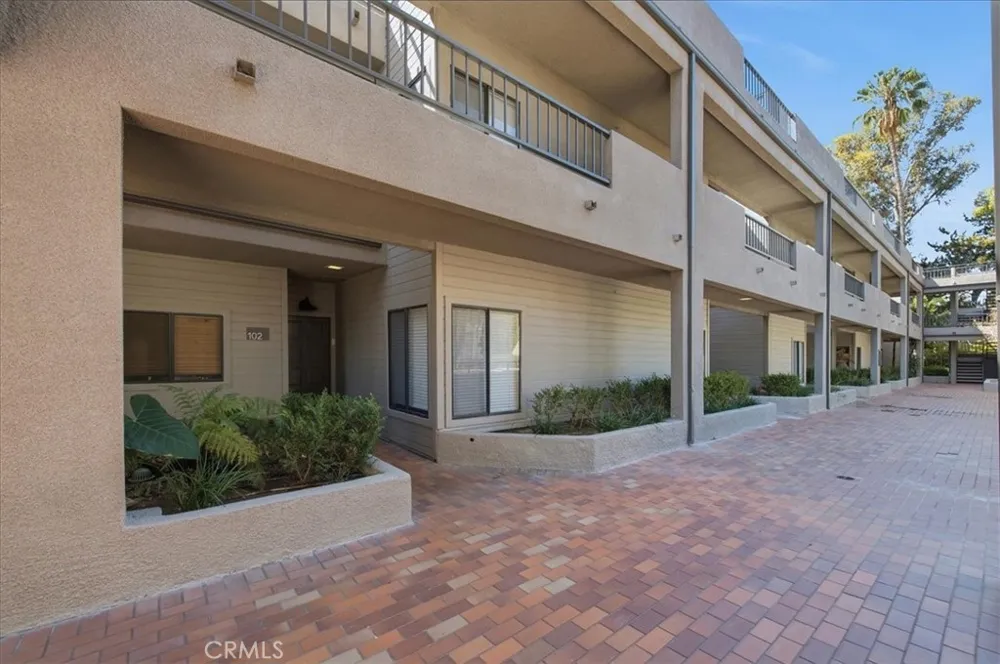 1310 E Orange Grove #102 Pasadena, CA 91104