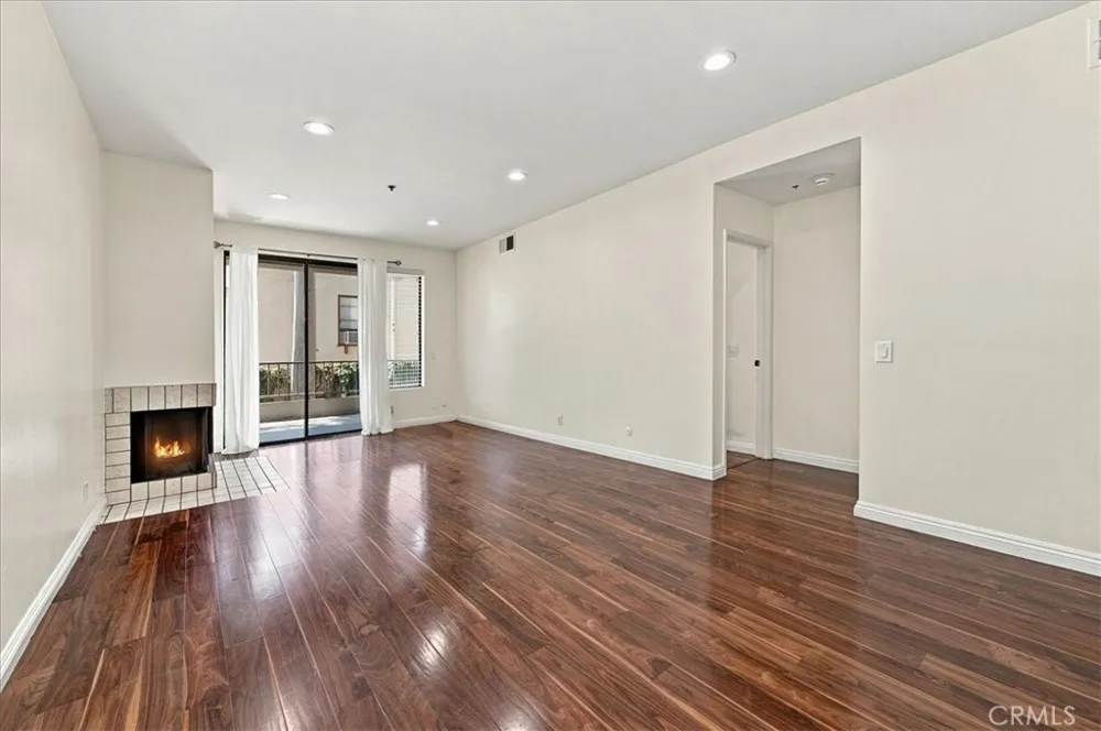 1310 E Orange Grove #102 Pasadena, CA 91104