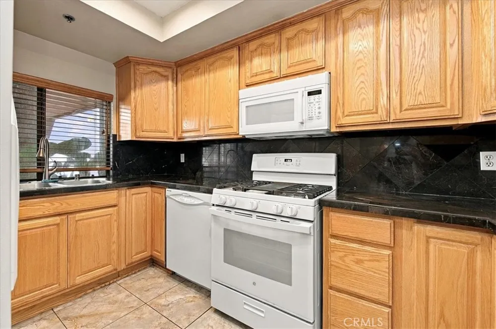 1310 E Orange Grove #102 Pasadena, CA 91104