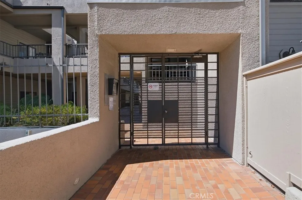 1310 E Orange Grove #102 Pasadena, CA 91104