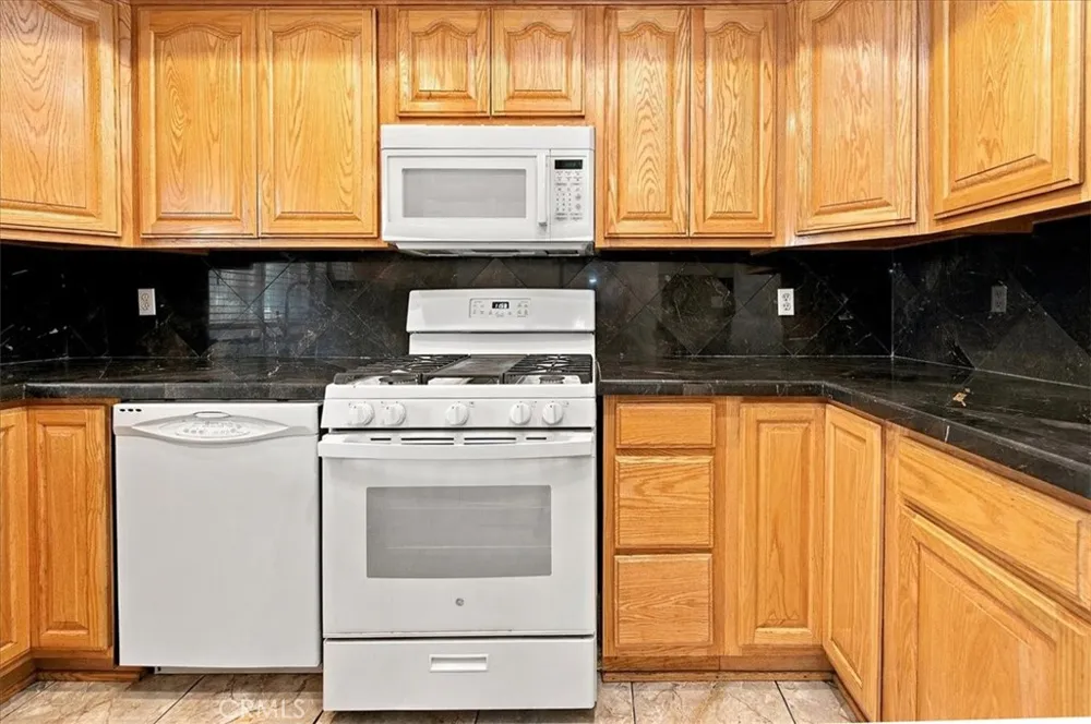 1310 E Orange Grove #102 Pasadena, CA 91104