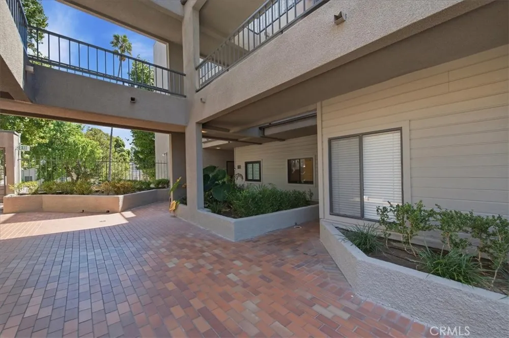 1310 E Orange Grove #102 Pasadena, CA 91104