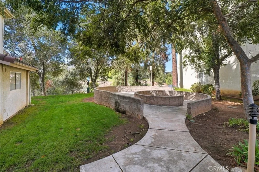5837 Oak Bend #410 Oak Park, CA 91377