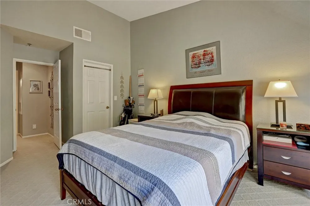 5837 Oak Bend #410 Oak Park, CA 91377