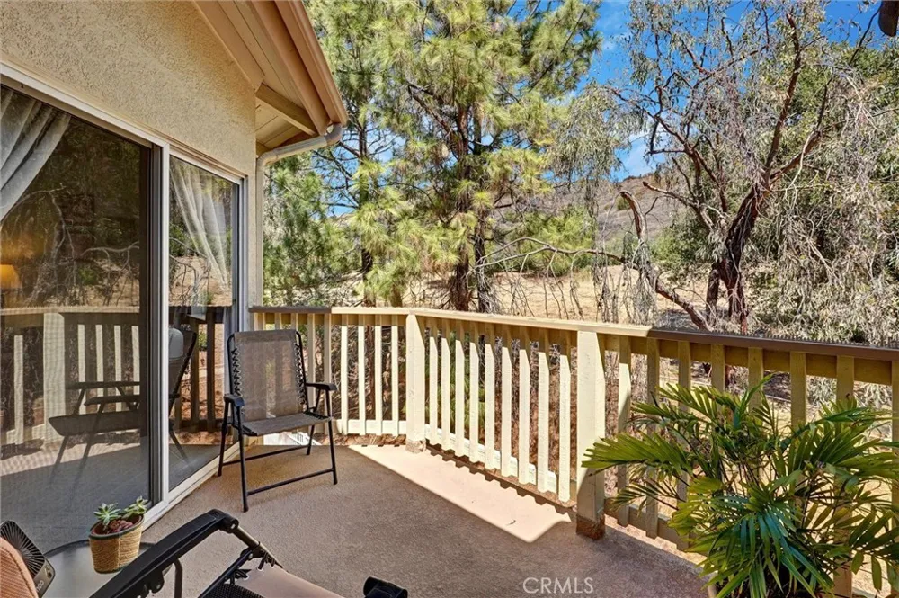 5837 Oak Bend #410 Oak Park, CA 91377