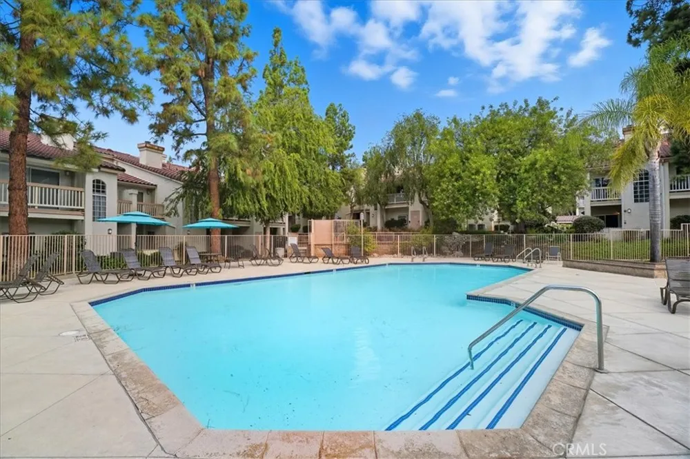 5837 Oak Bend #410 Oak Park, CA 91377