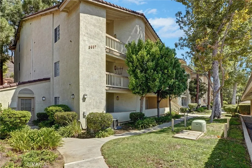 5837 Oak Bend #410 Oak Park, CA 91377