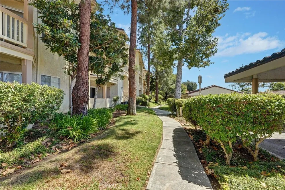 5837 Oak Bend #410 Oak Park, CA 91377