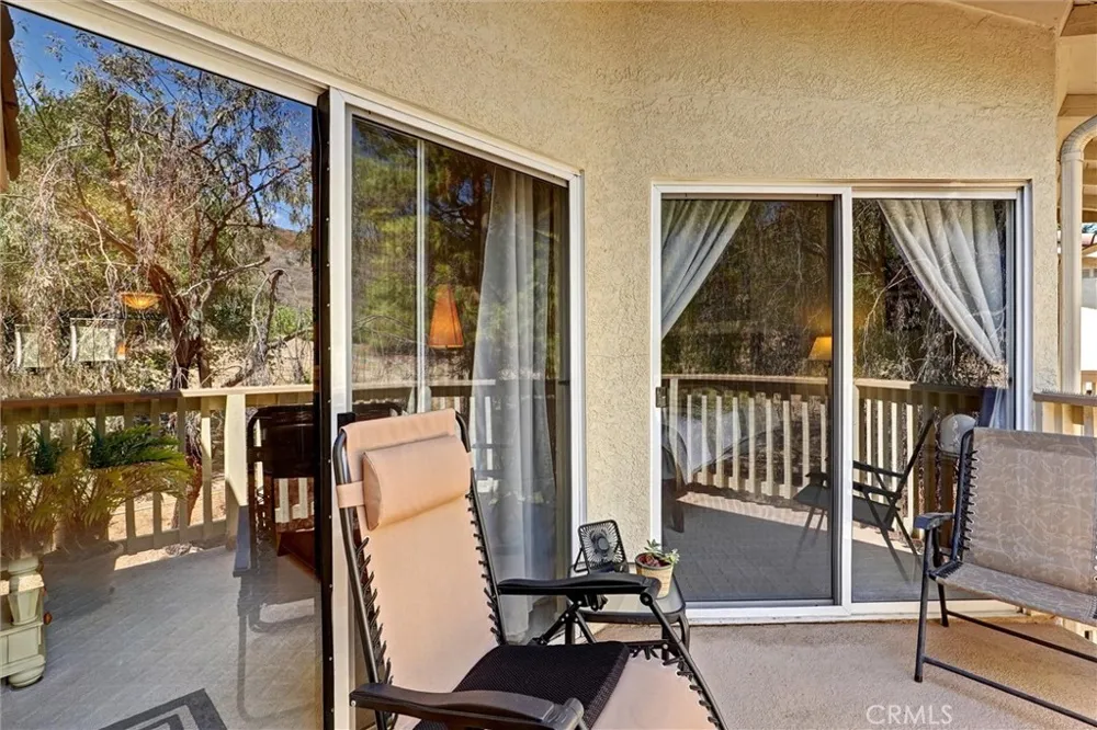 5837 Oak Bend #410 Oak Park, CA 91377