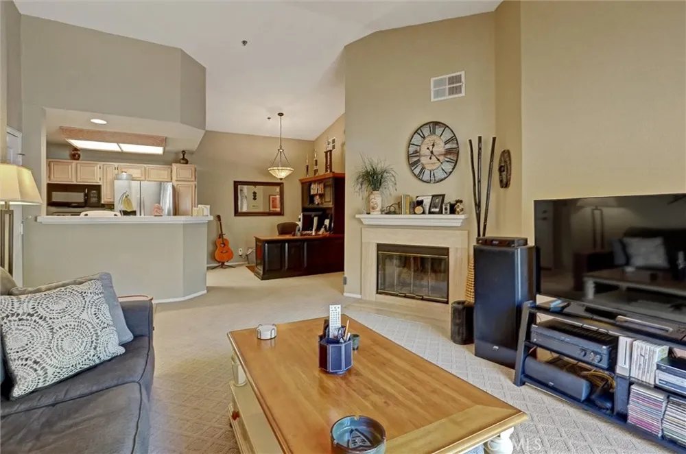 5837 Oak Bend #410 Oak Park, CA 91377