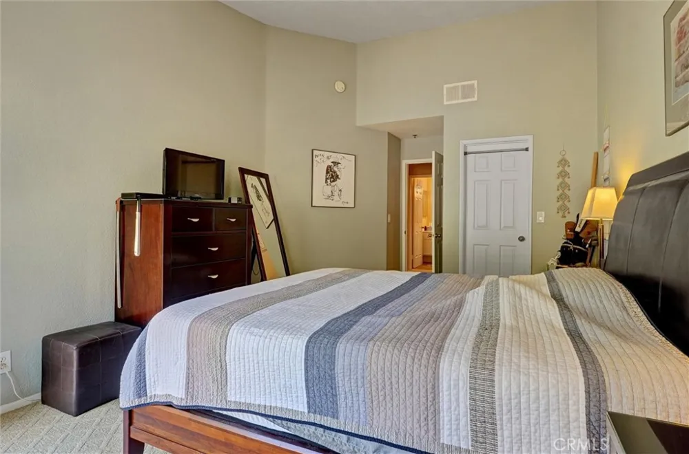 5837 Oak Bend #410 Oak Park, CA 91377