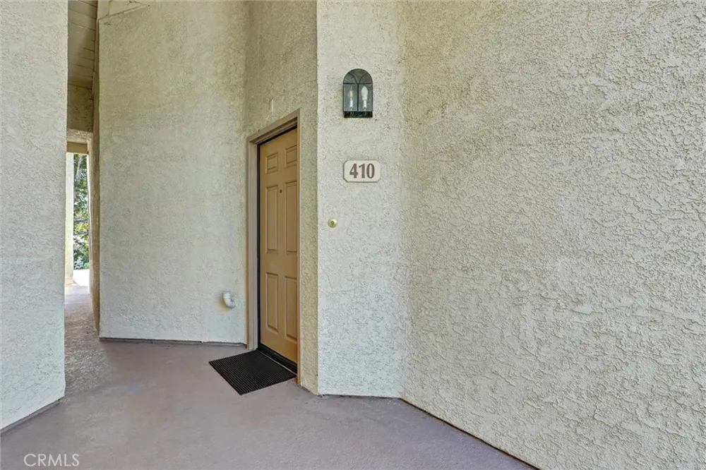 5837 Oak Bend #410 Oak Park, CA 91377