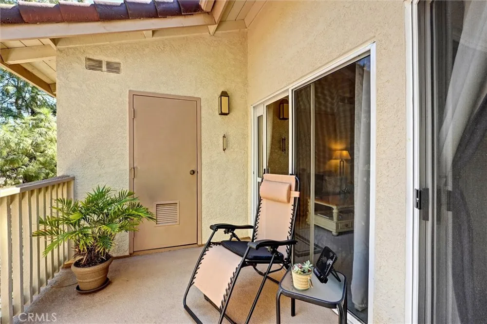 5837 Oak Bend #410 Oak Park, CA 91377