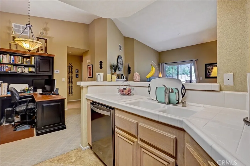 5837 Oak Bend #410 Oak Park, CA 91377
