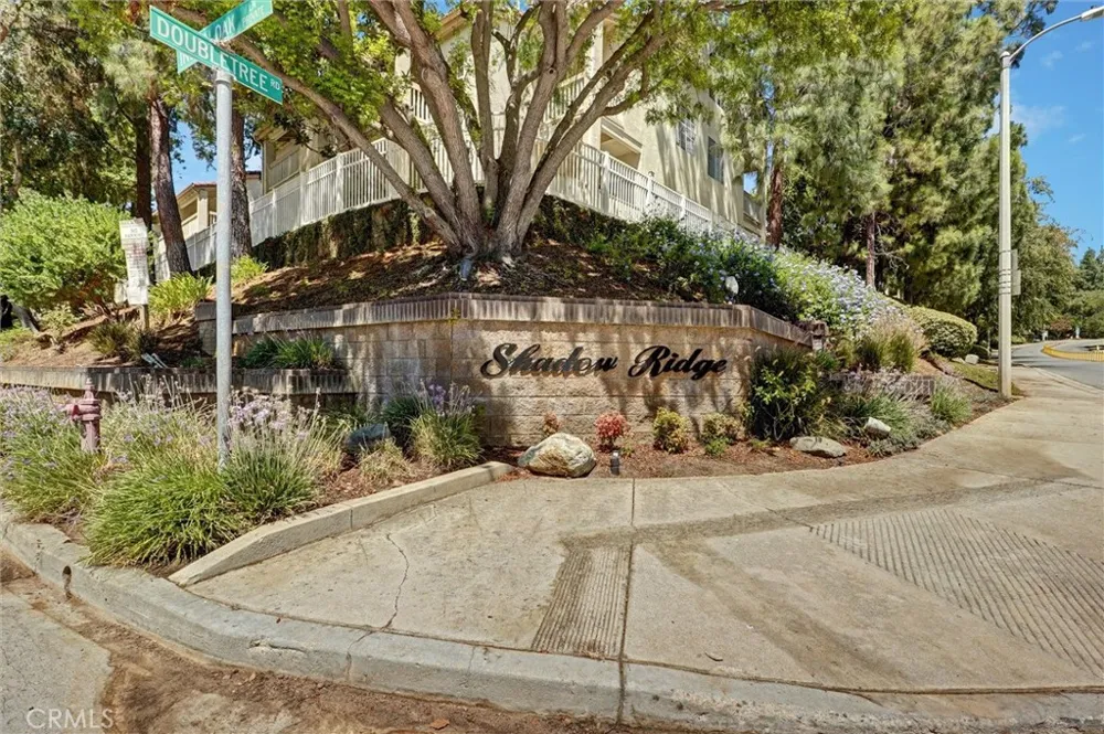 5837 Oak Bend #410 Oak Park, CA 91377