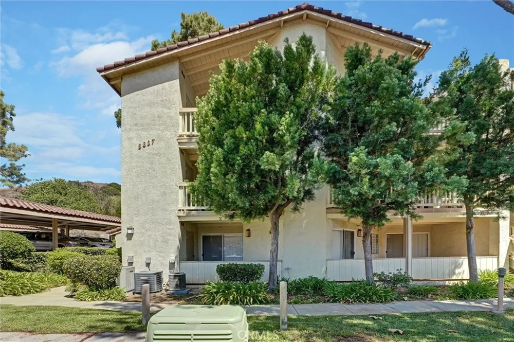 5837 Oak Bend #410 Oak Park, CA 91377